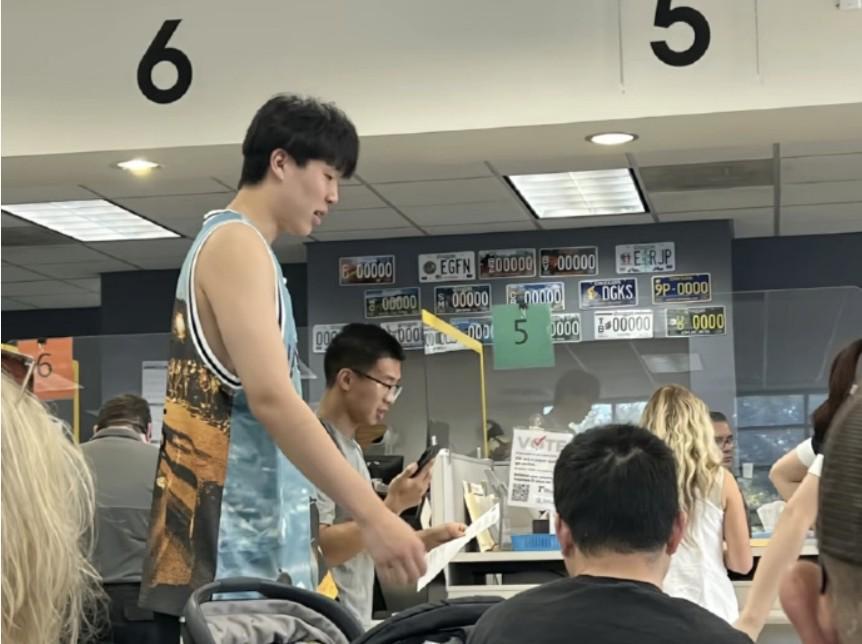 媒体人曝杨瀚森美国刻苦训练，同步考取驾照助力通勤