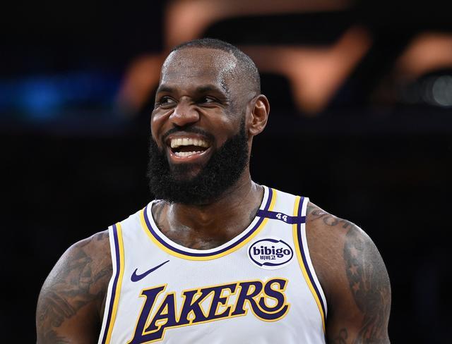 詹姆斯ESPN百大球员排名：15年9次登顶，近四年跌出前五