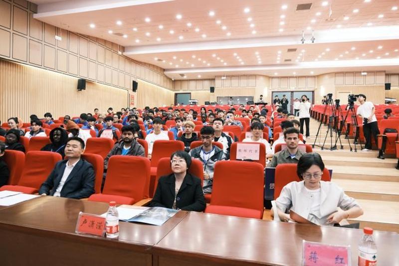 2025中国—东盟教育交流周：贵州村超足球文化盛宴启幕
