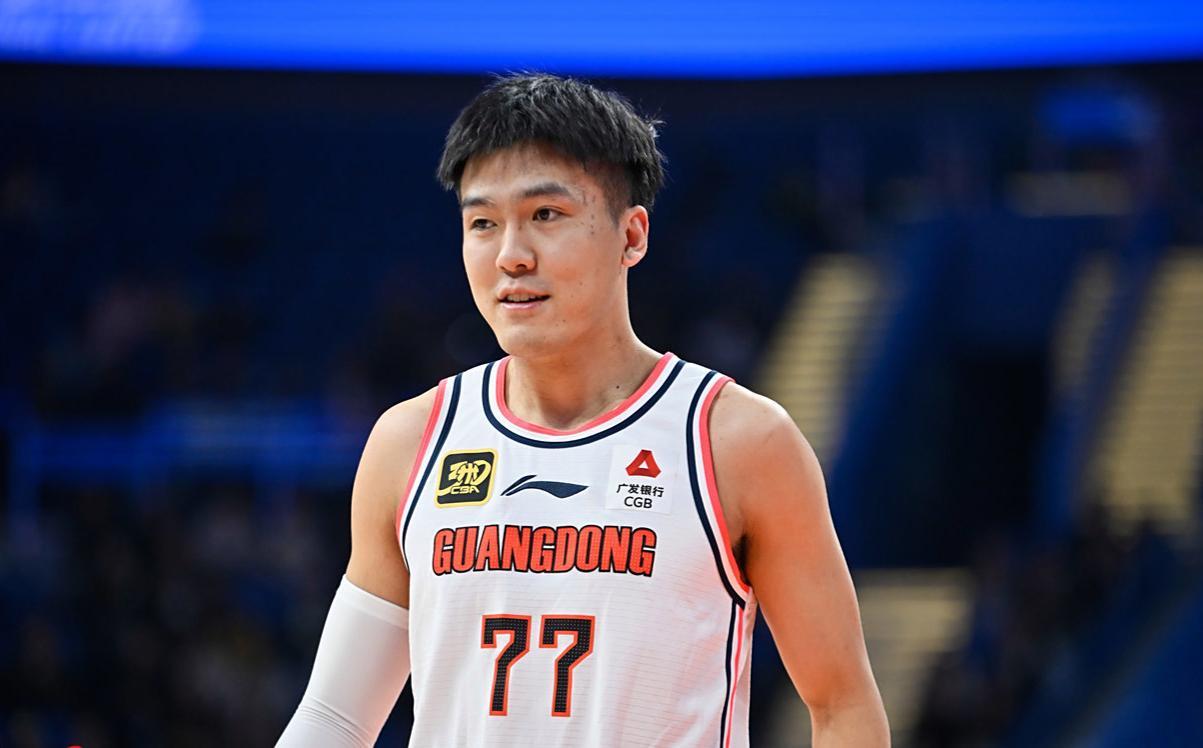 CBA三名未满30岁球员无下家，杜锋弃用防守悍将引关注