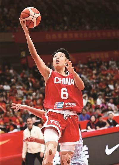 中国女篮备战新征程：热身赛检验成果，新老交替稳步推进