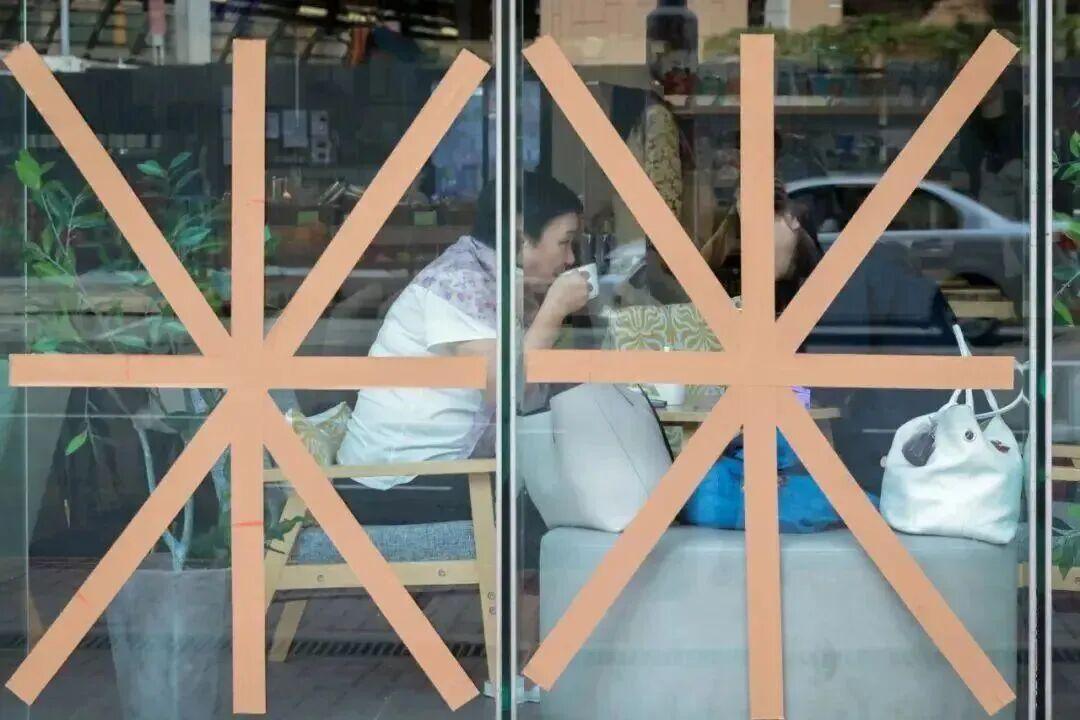 台风防护胶带难撕？广东网友亲测4大除胶妙招，轻松搞定残胶问题