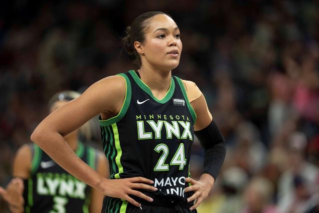 WNBA半决赛：科利尔17分6板3助3帽 关键球被断后伤退引担忧