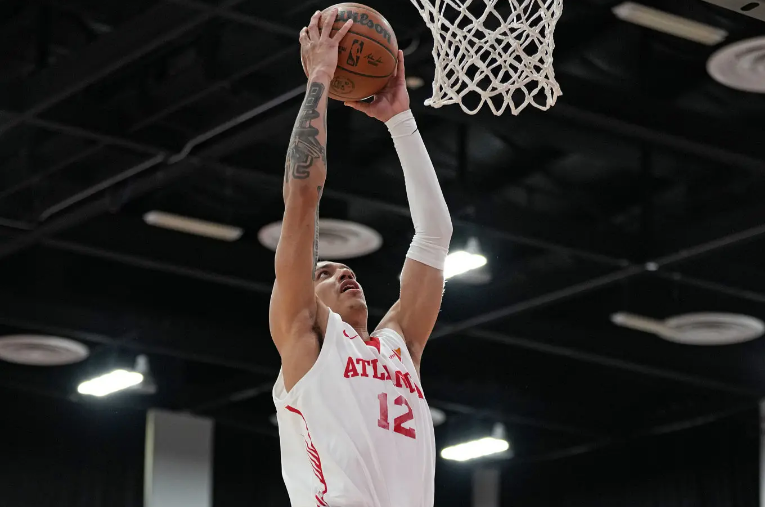 老鹰裁员锋线新星科比-约翰逊，或转战NBA发展联盟