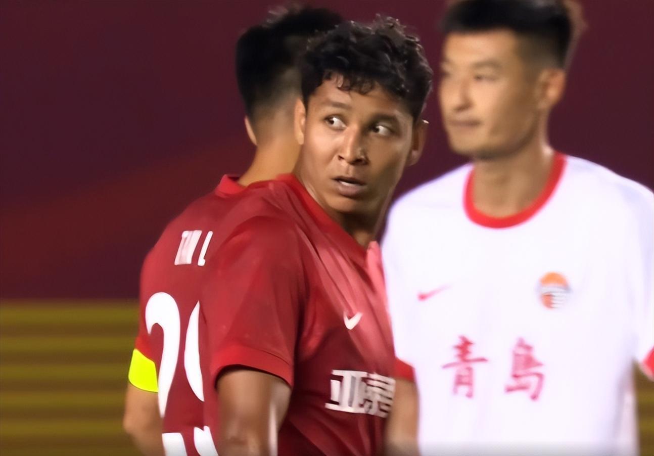 中超保级战：十人亚泰补时绝平海牛，李霄鹏痛失关键3分
