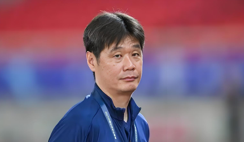 少一人作战！亚泰2-2惊天逆转青岛海牛，李霄鹏战术引热议