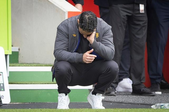 英媒爆料：阿莫林陷入崩溃 输球后独处不语引关注