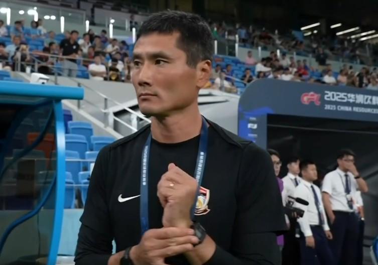 邵佳一盛赞球队：下半场完美执行战术，2-1逆转深圳新鹏城