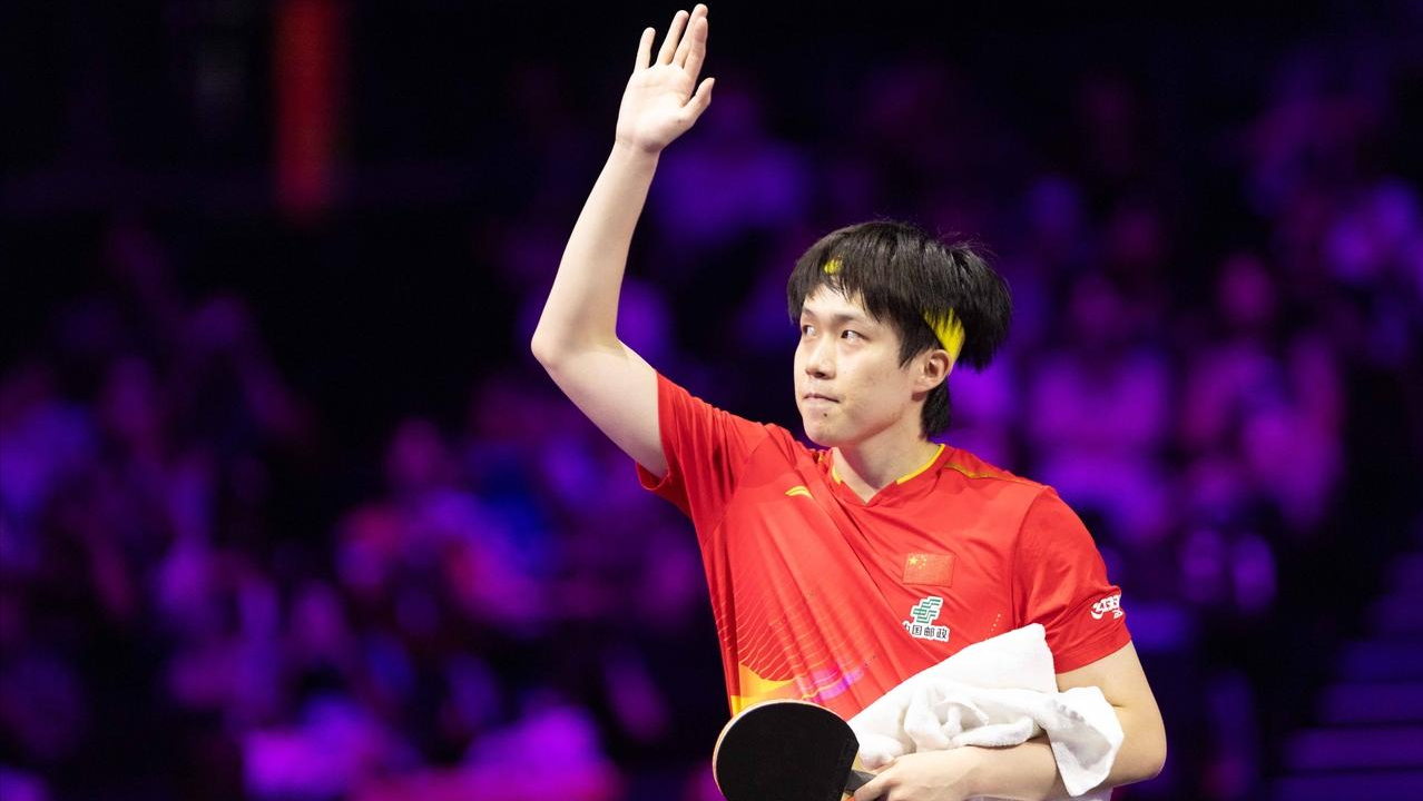 WTT大满贯：王楚钦3-0横扫张禹珍晋级32强，王皓之子现场助威