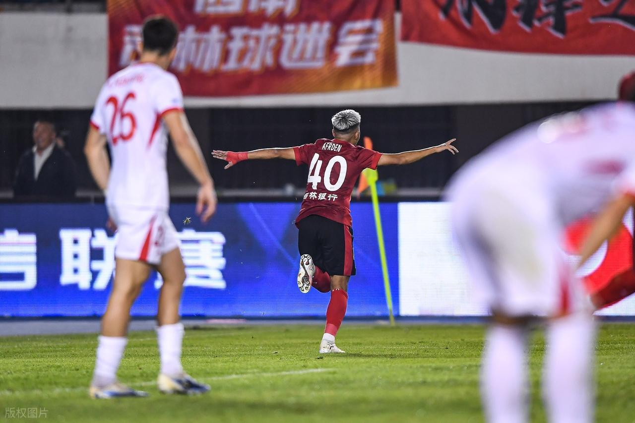 中超保级战况：亚泰2-2海牛，1队成功保级，3队陷降级漩涡