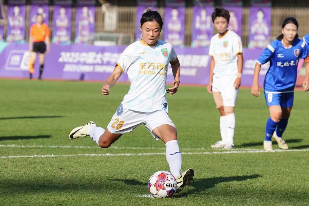 北京女足23年后再度登顶，女超联赛冠军荣耀归来