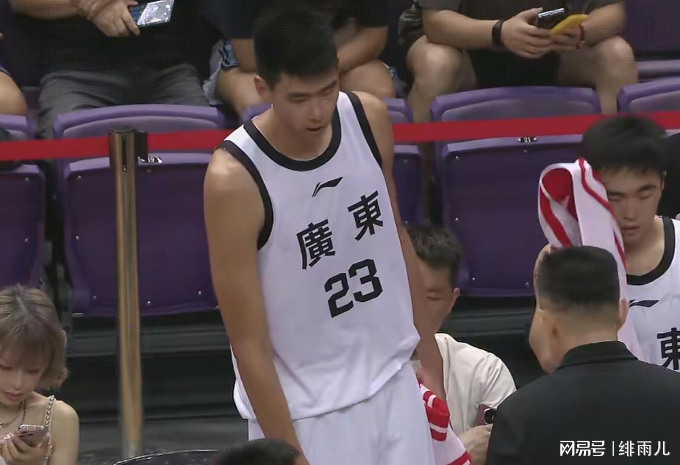 广东队新星徐昕完爆加拿大男篮，朱芳雨点名三年内签回