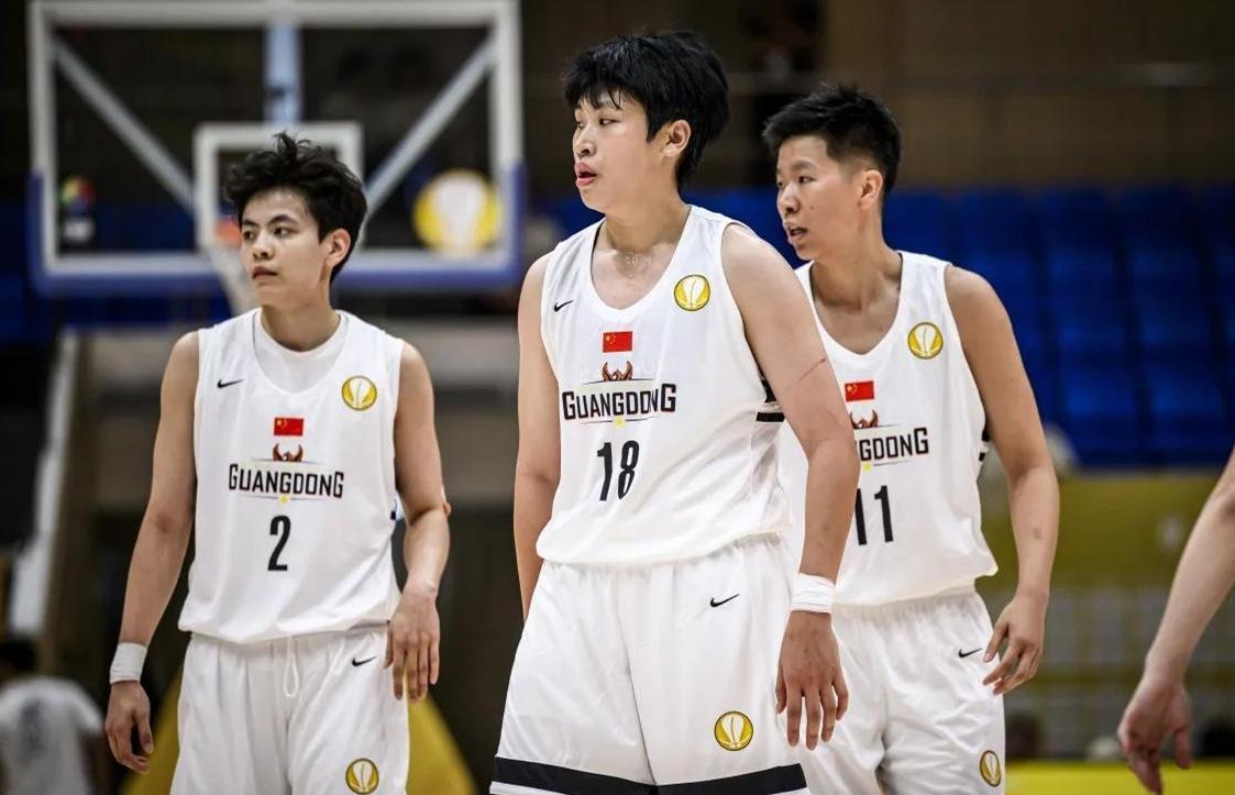 场均17+5！25岁1米92中国女篮新星陈明伶闪耀亚俱杯