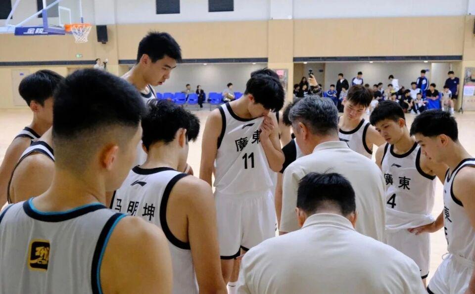 广东U22男篮热身赛24分大胜，杨溢归队王浩然16分领衔