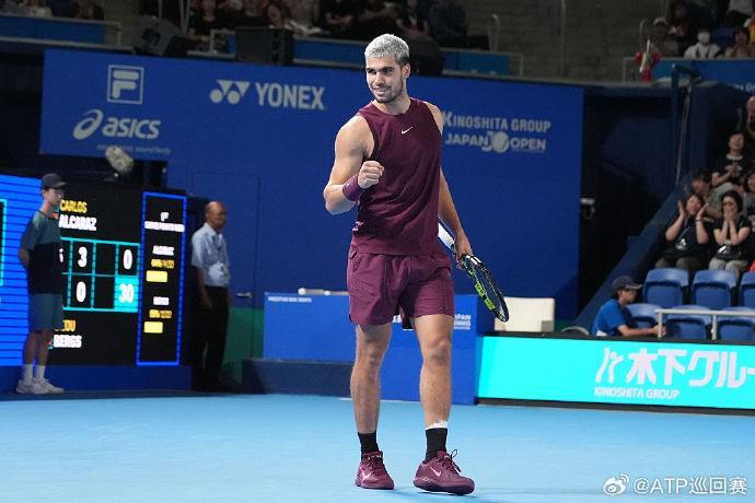 ATP500东京站：阿尔卡拉斯2-0完胜中岛布兰登 晋级男单四强