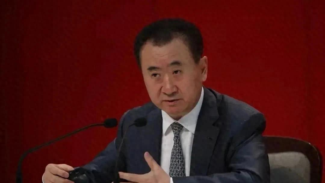 雪上加霜！71岁王健林被限制高消费，日本休养的思聪也迎来坏消息