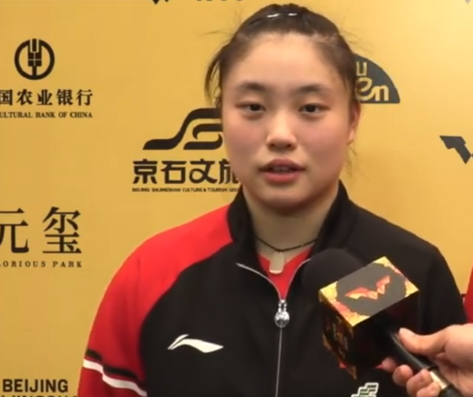 王晓彤徐奕女双逆转晋级16强，沟通与适应成制胜关键