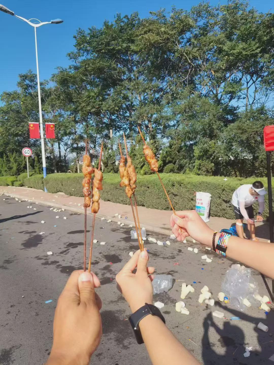 东北烧烤的秘密，都藏在马拉松里