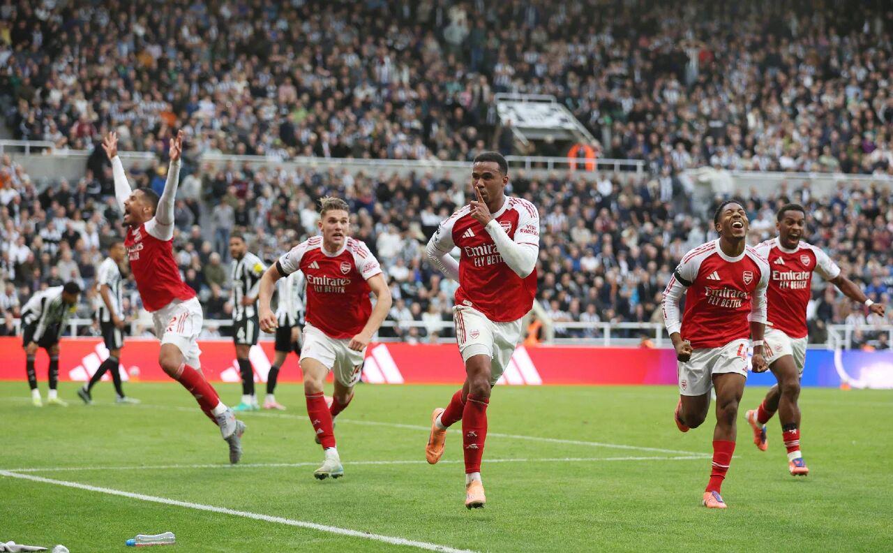 英超惊天逆转！阿森纳2-1绝杀纽卡斯尔联，两连胜升至积分榜次席
