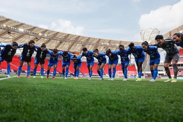 武汉女足出征FIFA女足冠军杯：捍卫荣耀，冲击国际舞台