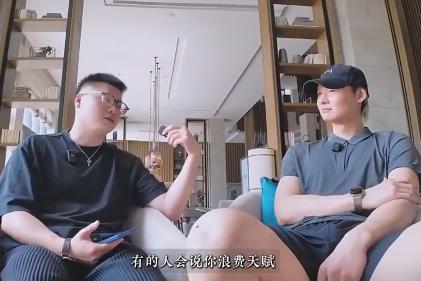 王哲林首度回应‘王奶奶’称号，揭秘两大心理阴影与球迷故事