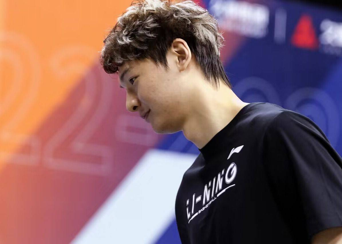 王哲林自曝15年伤病致无缘NBA：身体强度难适应错失良机