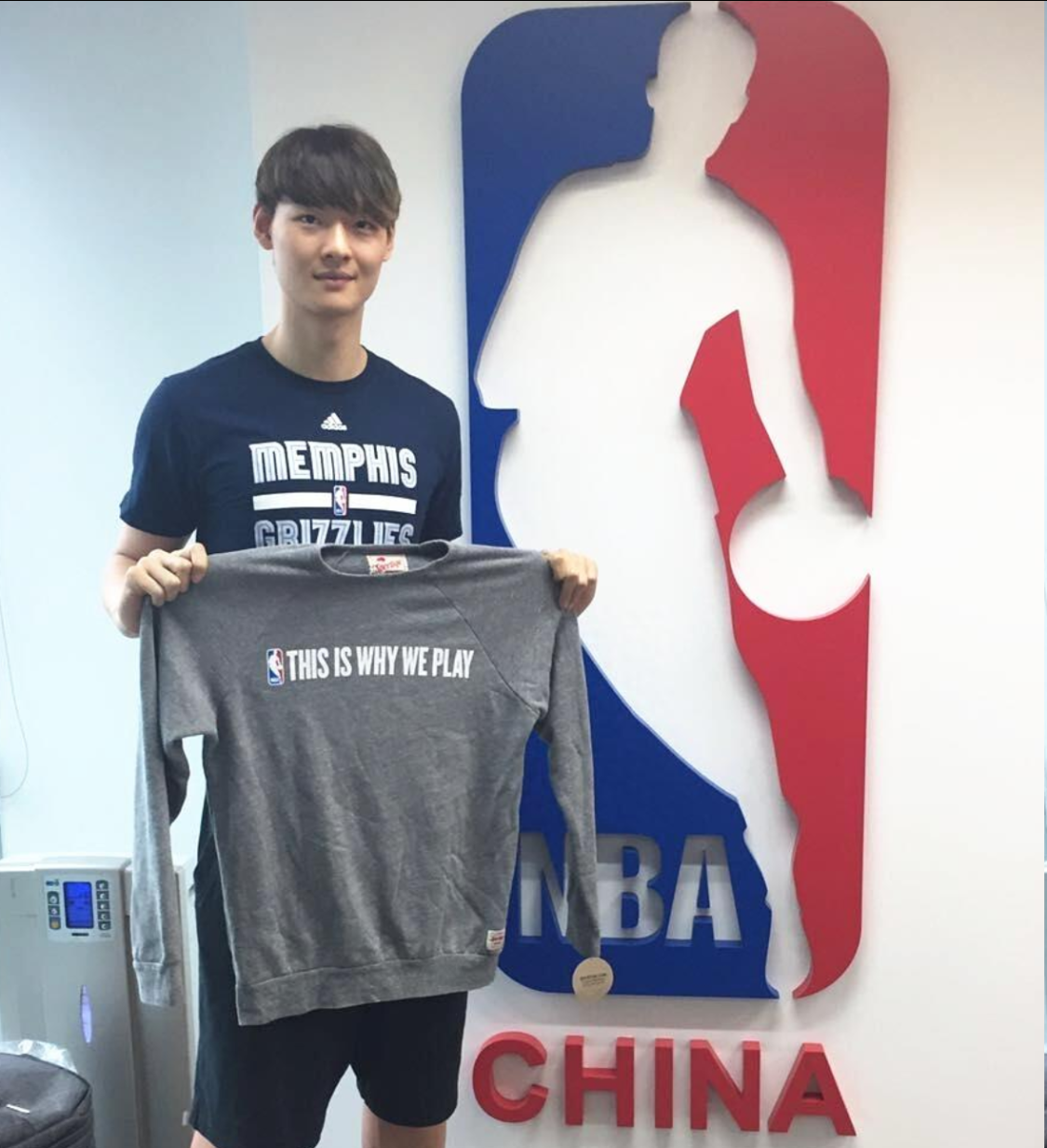 王哲林自嘲天赋不足引热议，灰熊选中他真是浪费？
