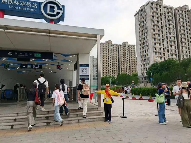 交通路口文明引导