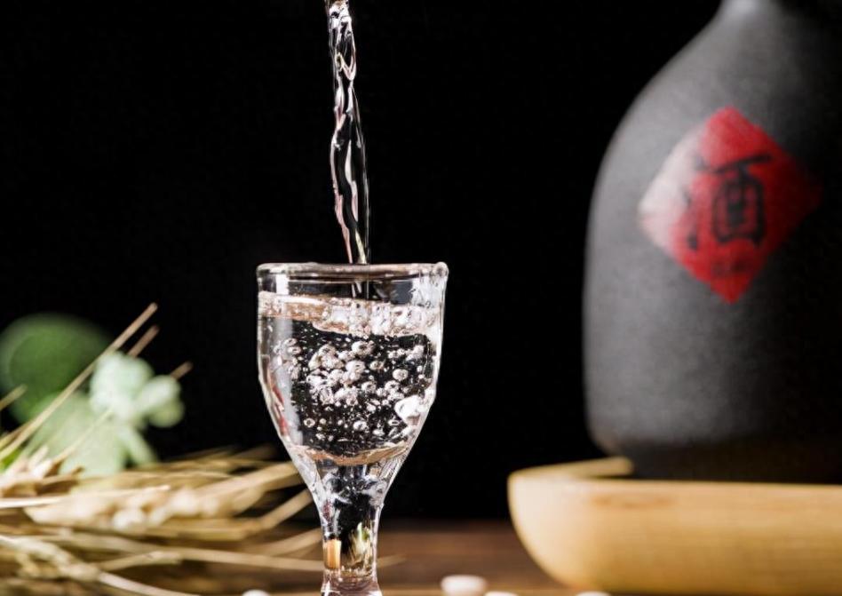 白酒再次成为关注中心！医生发现：糖尿病喝白酒时，多留意8点！