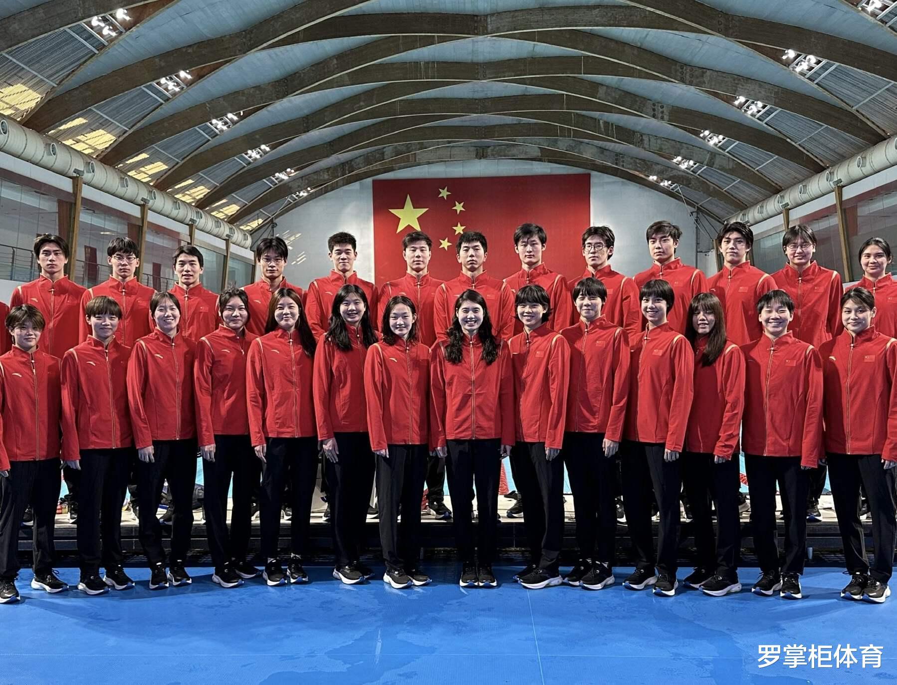 中国游泳队亚锦赛首日狂揽8金！男女混合接力全胜引热议