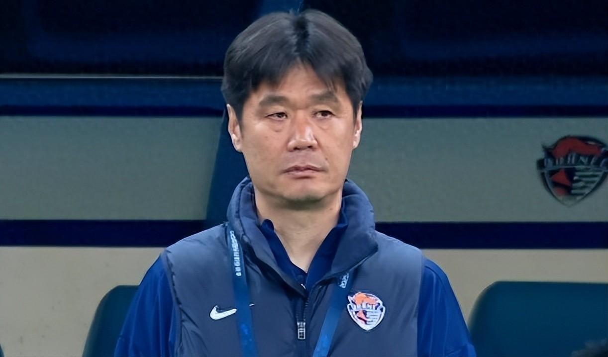 青岛海牛2-2战平亚泰：李霄鹏赛后谈补时被扳平原因