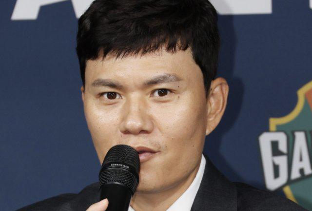郑京浩率江原FC亚冠首战：经验、成长与胜利并重