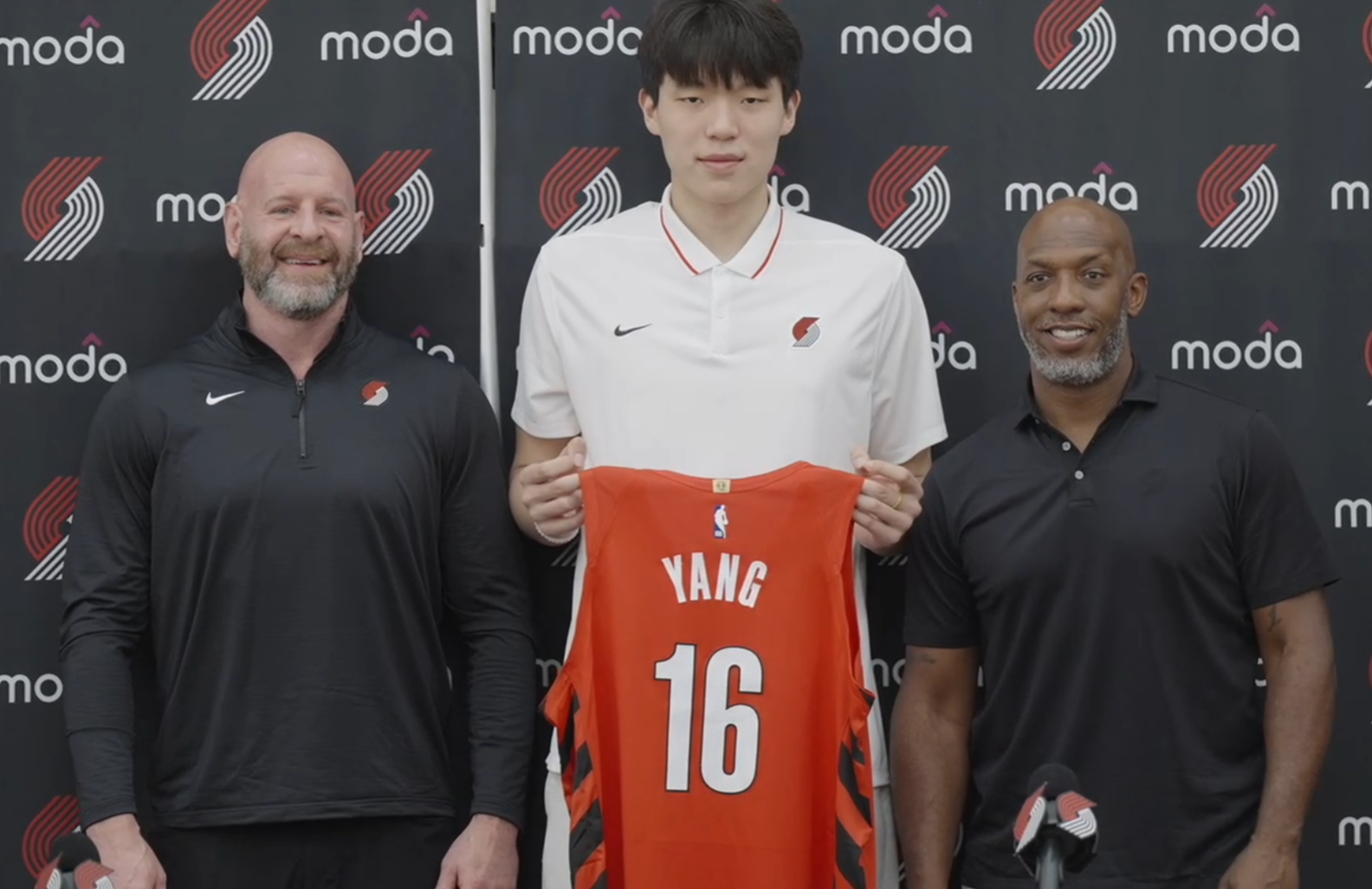 比卢普斯明确表态：杨瀚森将获上场时间，竞争轮换显实力