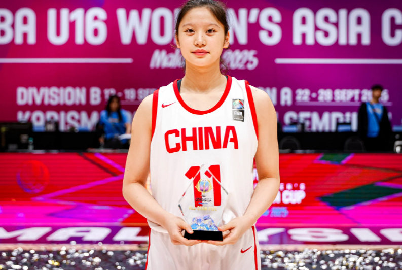 中国女篮新星崛起：16岁李沅珊入选最佳阵容，未来可期