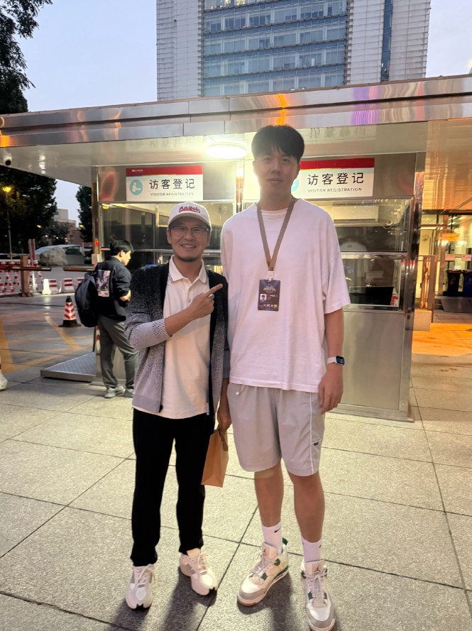 杨毅与王熙麟见面现场