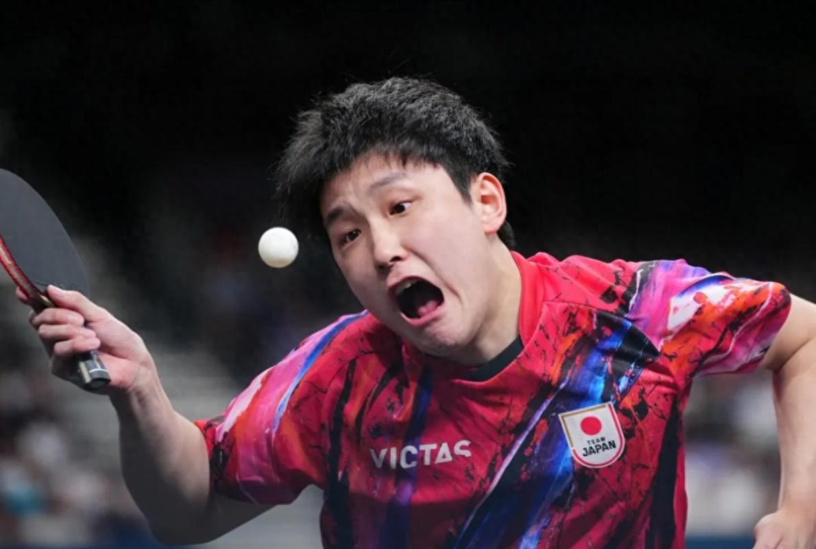 张本智和不狂了！被国乒20岁新星淘汰，失望退场遭遇山呼海啸嘲讽