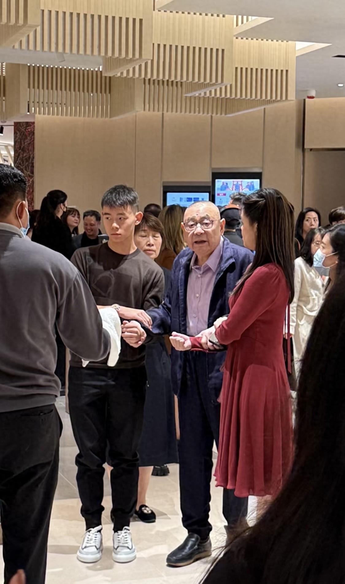 吕丽君子女与刘銮雄同框照曝光，父女父子关系渐修复