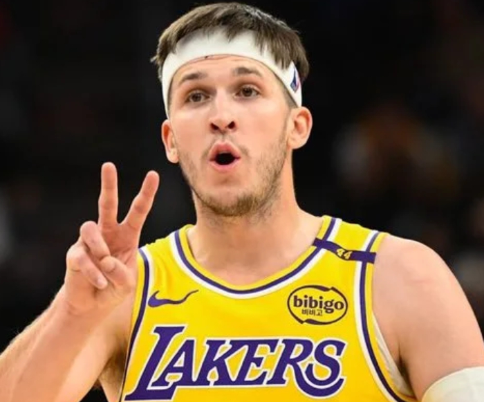 45分+16助攻！里夫斯拒绝8920万续约，NBA球员如何权衡忠诚与利益