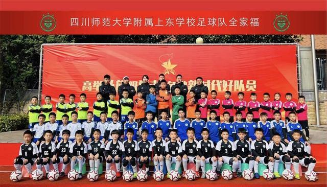 遂宁门将刘宇航成校园偶像：‘川超’风潮下的足球育人启示