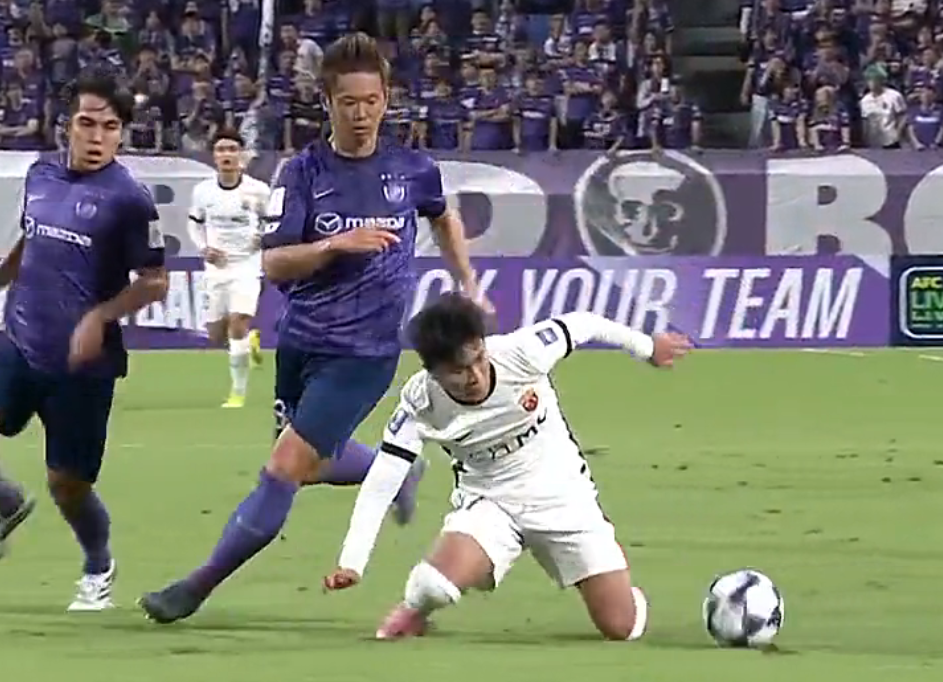 1-1战平广岛三箭！上海海港终结抗日7连败，穆斯卡特战术调整显成效