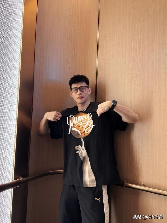 辽宁男篮趣事：王岚嵚被误认鄢手骐，现场尴尬又搞笑