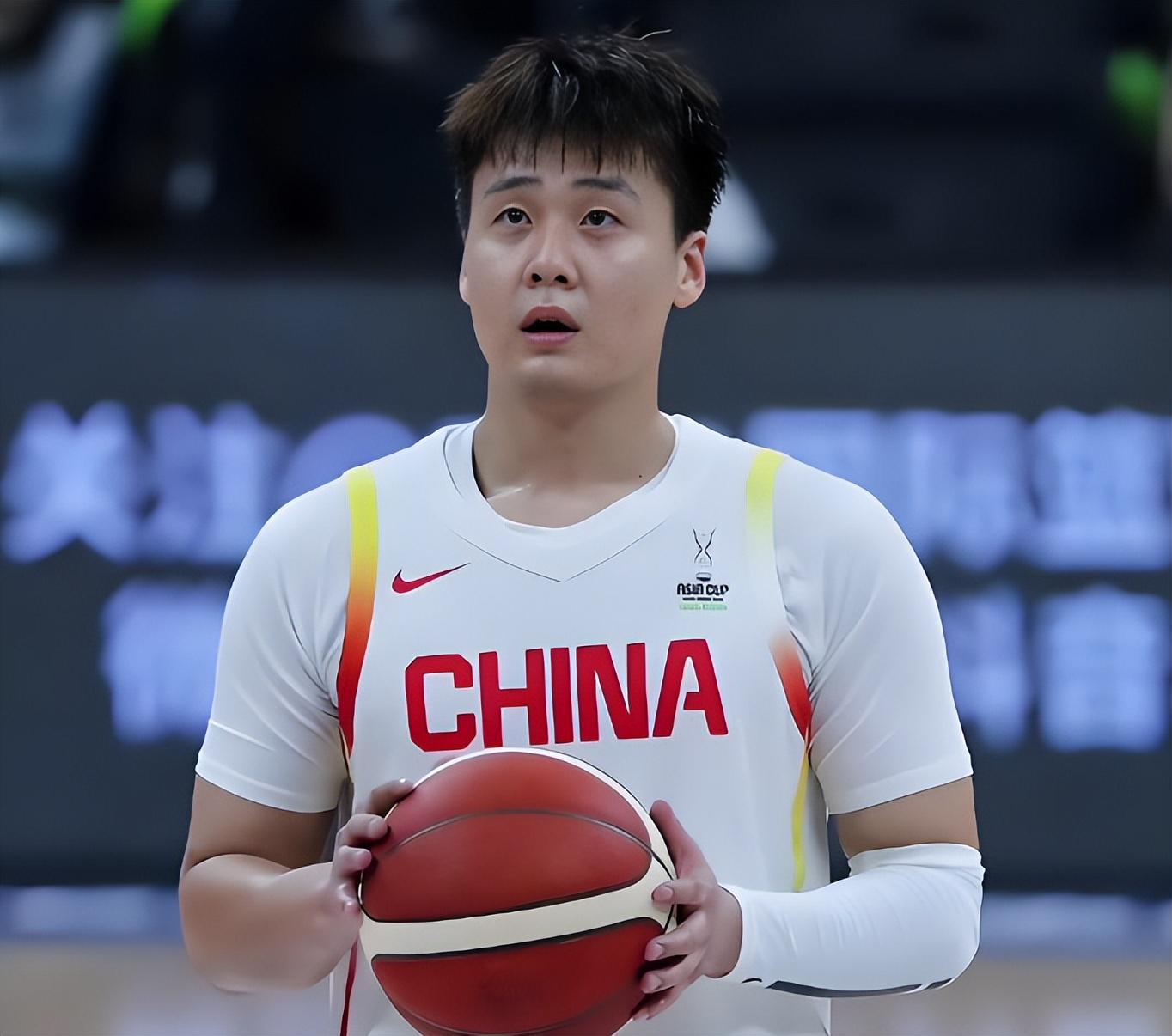 赵睿荣膺年度杰出球员奖 球迷盛赞实至名归