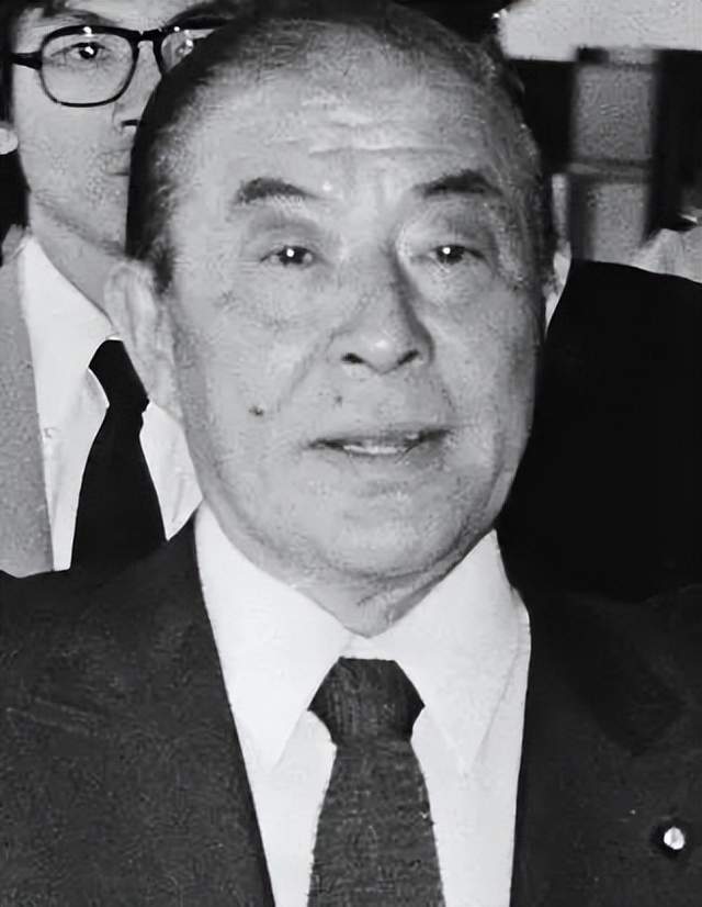 园田直宣布