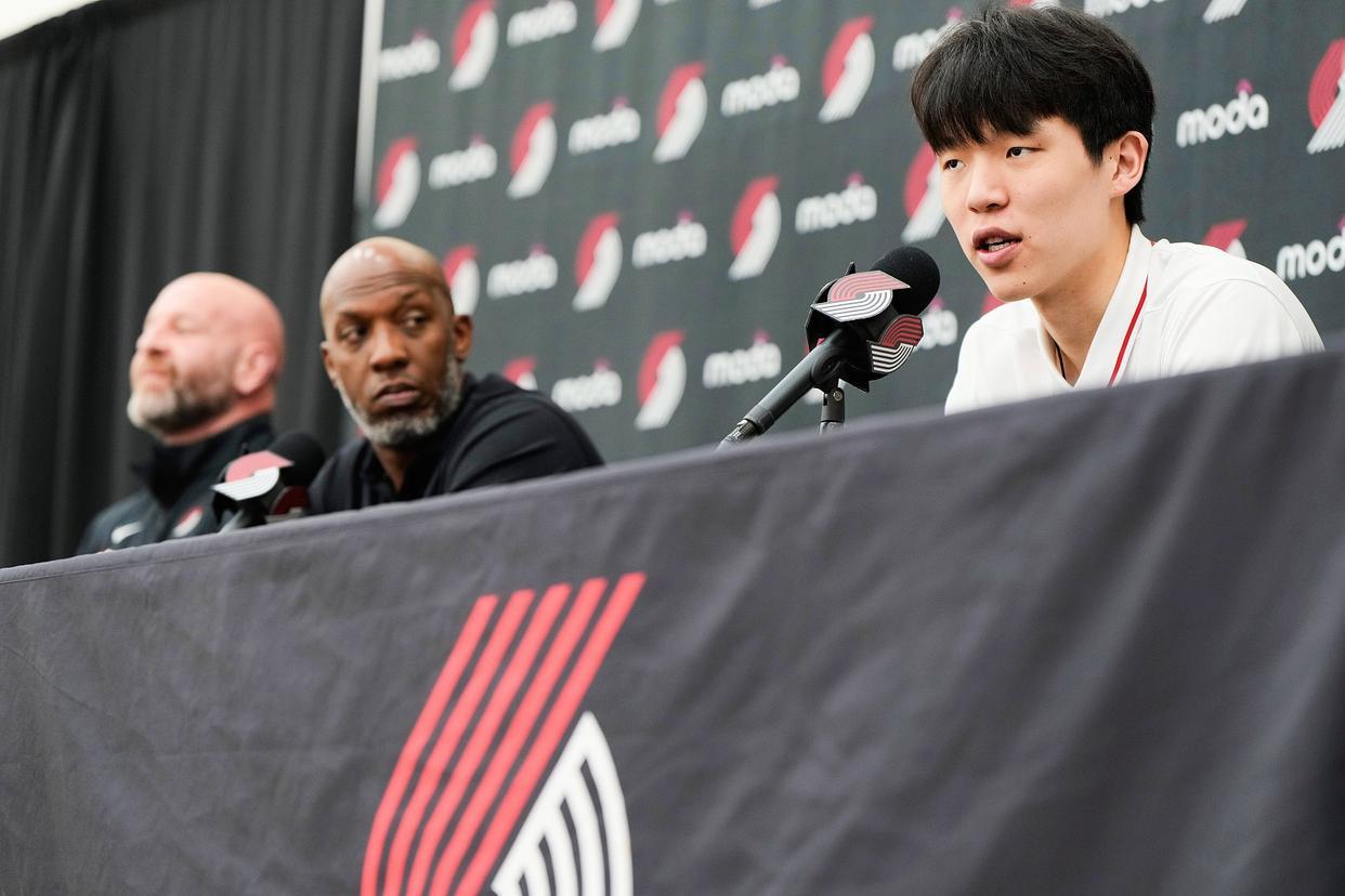 杨瀚森NBA征程：比卢普斯揭秘执教挑战与语言壁垒