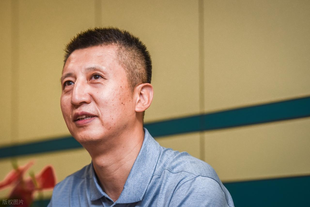 郭士强赴美探望王俊杰赵维伦，师徒情深合影引关注