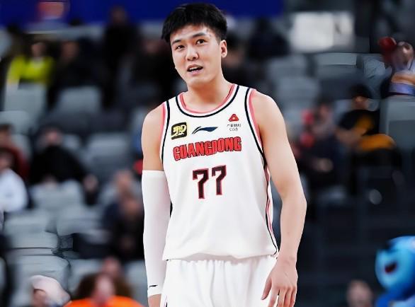 黄荣奇签约同曦男篮：1年C类合同，上赛季场均6分2.1助