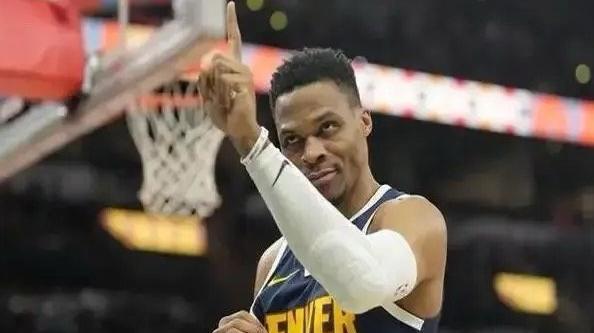 生涯首遭冷遇！威少新赛季前未获签约，或面临NBA退役危机