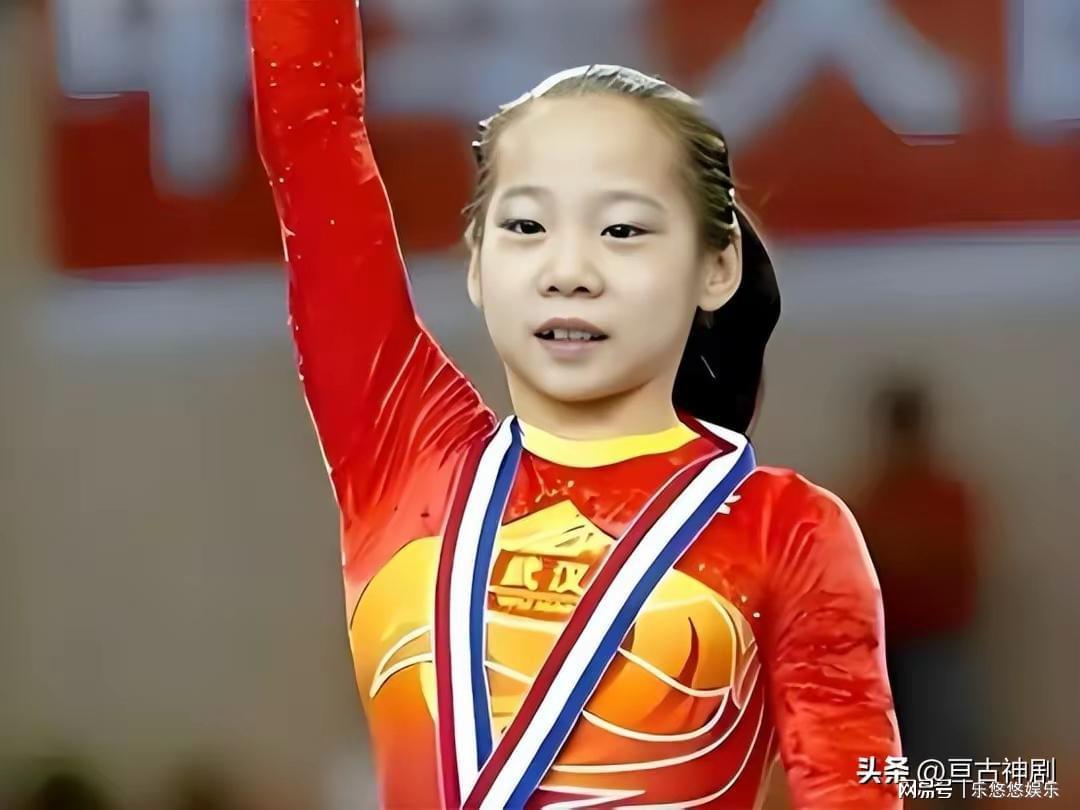 体操双冠王邓琳琳：1.37米逆袭成长，退役后收获幸福婚姻