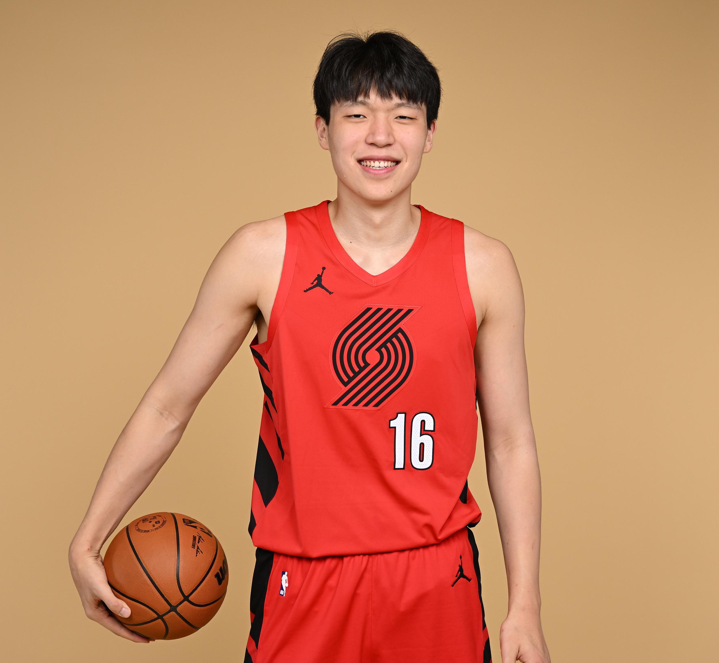 杨瀚森休赛期增重8公斤 明确NBA生涯规划