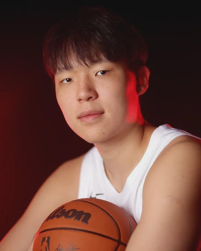 杨瀚森增重8公斤备战NBA，开拓者季前赛首秀对阵勇士